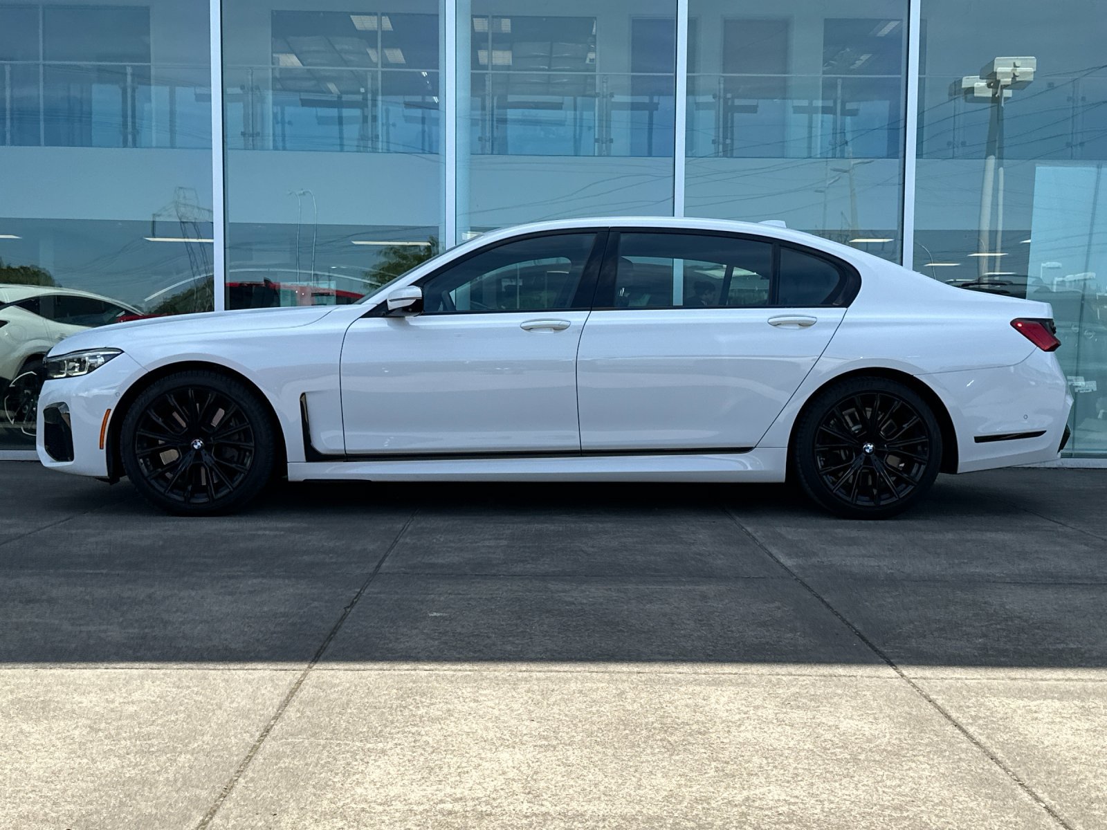 Used 2020 BMW 750i xDrive w/ M Sport Package AWD/4WD image 7