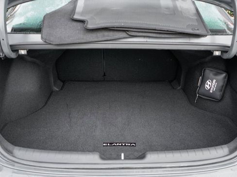 Used 2025 Hyundai Elantra Limited image 7