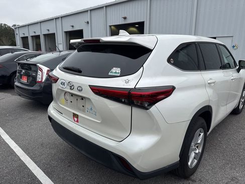 Used 2021 Toyota Highlander L image 8