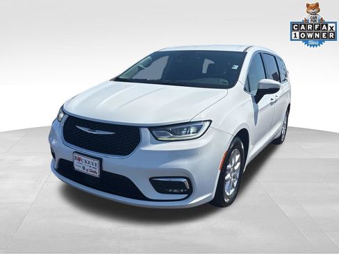 Used 2023 Chrysler Pacifica Touring-L FWD image 7