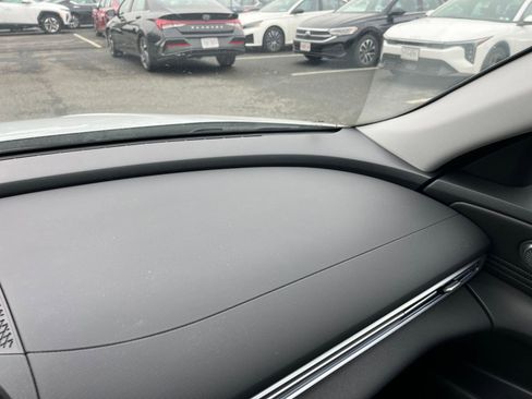 Used 2025 Hyundai Elantra SEL image 36