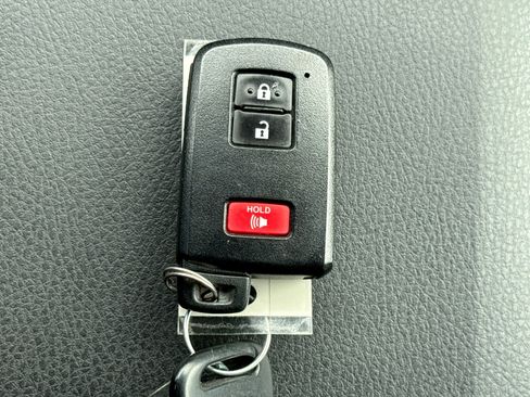 Used 2022 Toyota Tacoma TRD Off-Road image 21