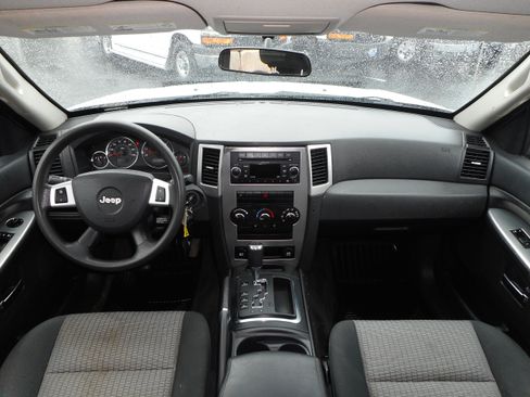 Used 2009 Jeep Grand Cherokee Laredo AWD/4WD image 18