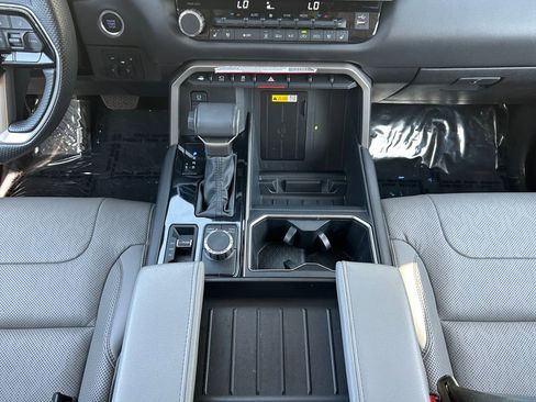 Used 2024 Toyota Tundra Limited image 12