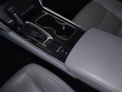 Used 2018 Honda Accord EX-L image 26