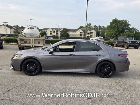 Used 2023 Toyota Camry XSE FWD image 4