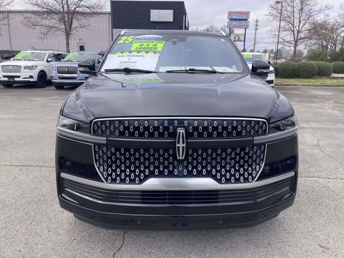 Certified 2025 Lincoln Navigator L Reserve image 12