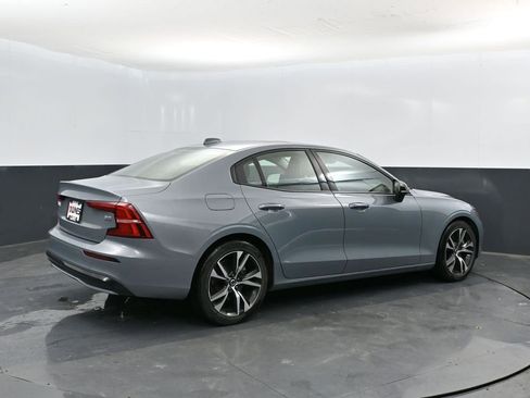 Used 2024 Volvo S60 B5 Core image 3