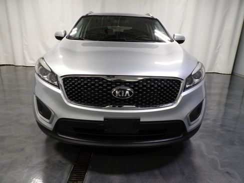 Used 2018 Kia Sorento LX w/ LX V6 Convenience Package AWD/4WD image 3