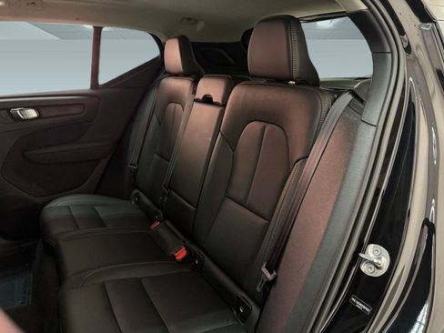 Used 2025 Volvo XC40 B5 Plus image 12