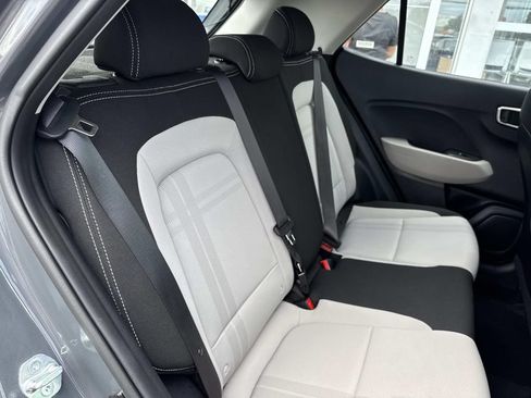 Used 2025 Hyundai Venue SEL FWD image 10
