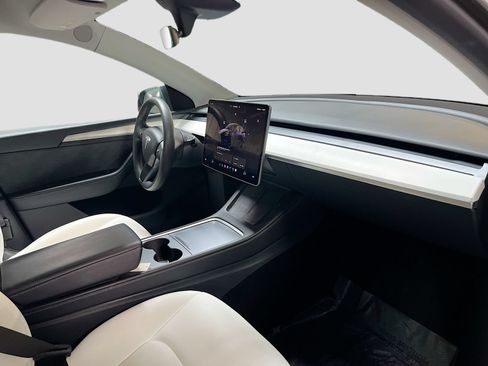 Used 2023 Tesla Model Y Long Range AWD/4WD image 27