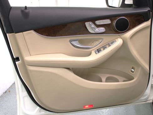 Used 2018 Mercedes-Benz GLC 300 GLC 300 SUV w/ Multimedia Package image 35