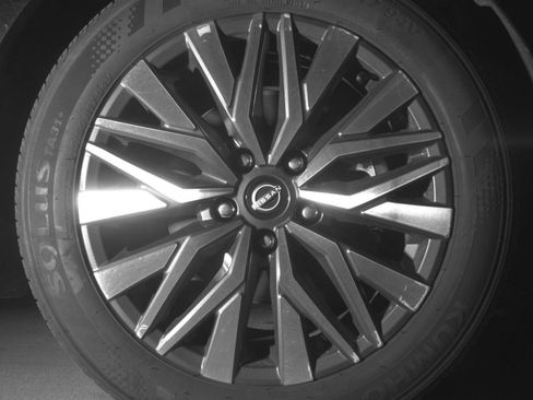 Used 2025 Nissan Altima 2.5 SV FWD image 16