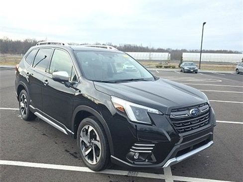 Used 2023 Subaru Forester Touring image 3