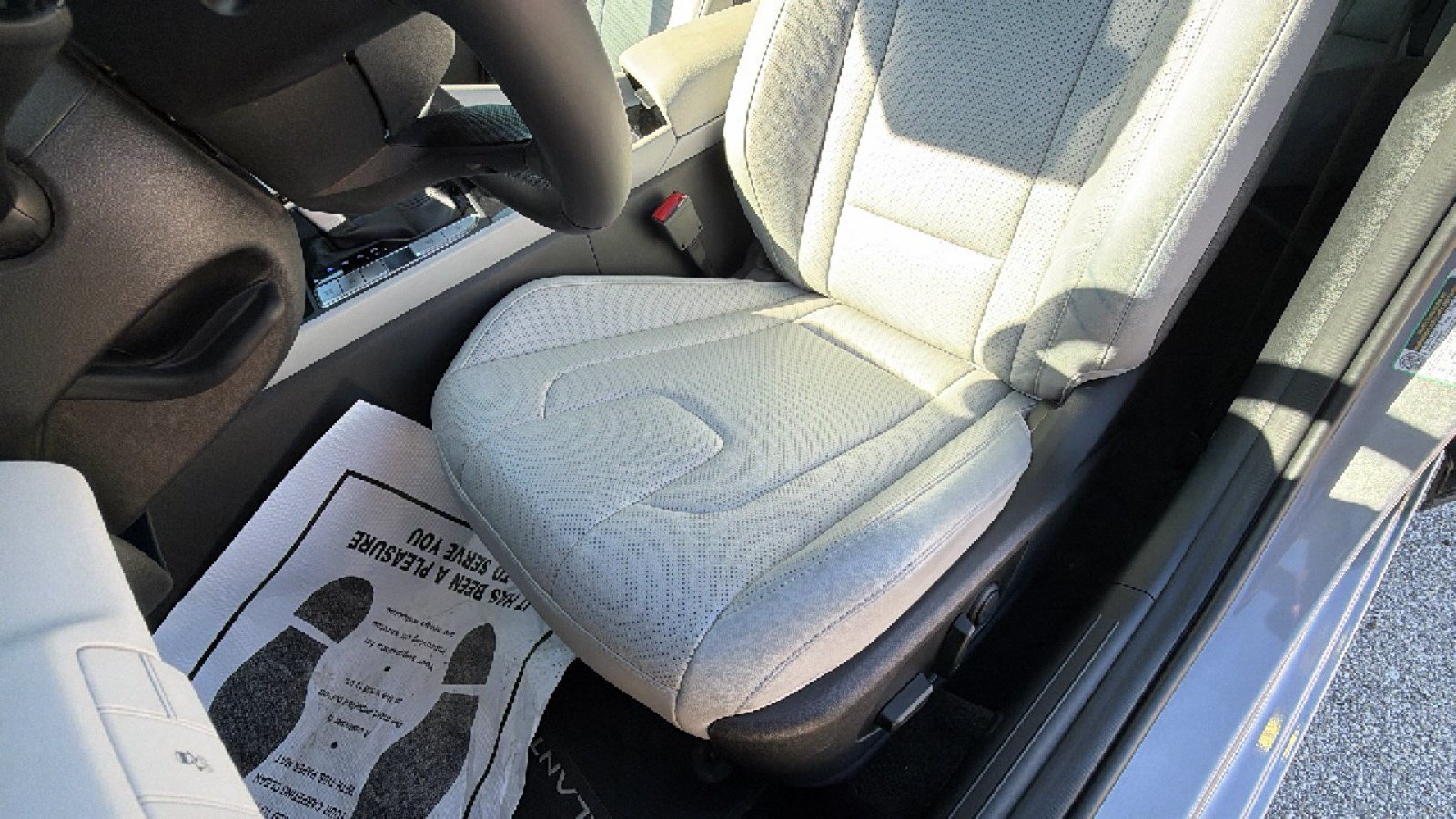 Used 2025 Hyundai Elantra Limited w/ Cargo Package FWD image 12