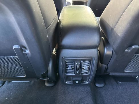 Used 2022 Jeep Grand Cherokee Laredo X image 32