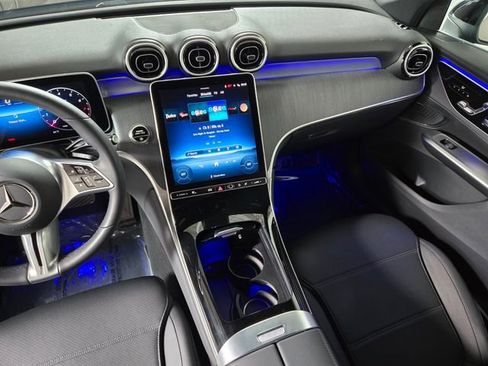 Used 2025 Mercedes-Benz GLC 300 image 17