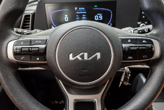 Used 2024 Kia Sportage LX AWD/4WD image 12
