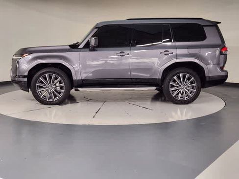 Used 2025 Lexus GX 550 w/ Accessory Package (2T) AWD/4WD image 9