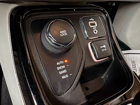 Used 2017 Jeep Compass Limited image 36