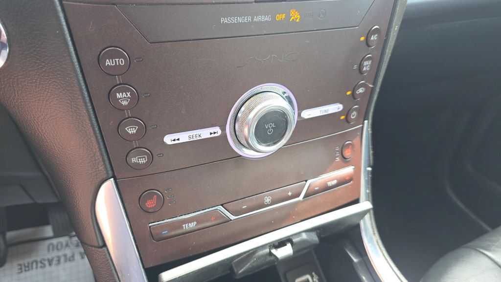Used 2020 Ford Edge Titanium AWD/4WD image 19