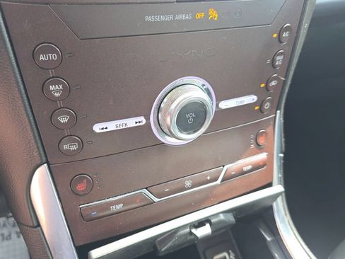 Used 2020 Ford Edge Titanium AWD/4WD image 19