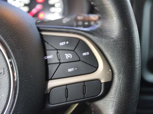 Used 2016 Jeep Renegade 75th Anniversary FWD image 18