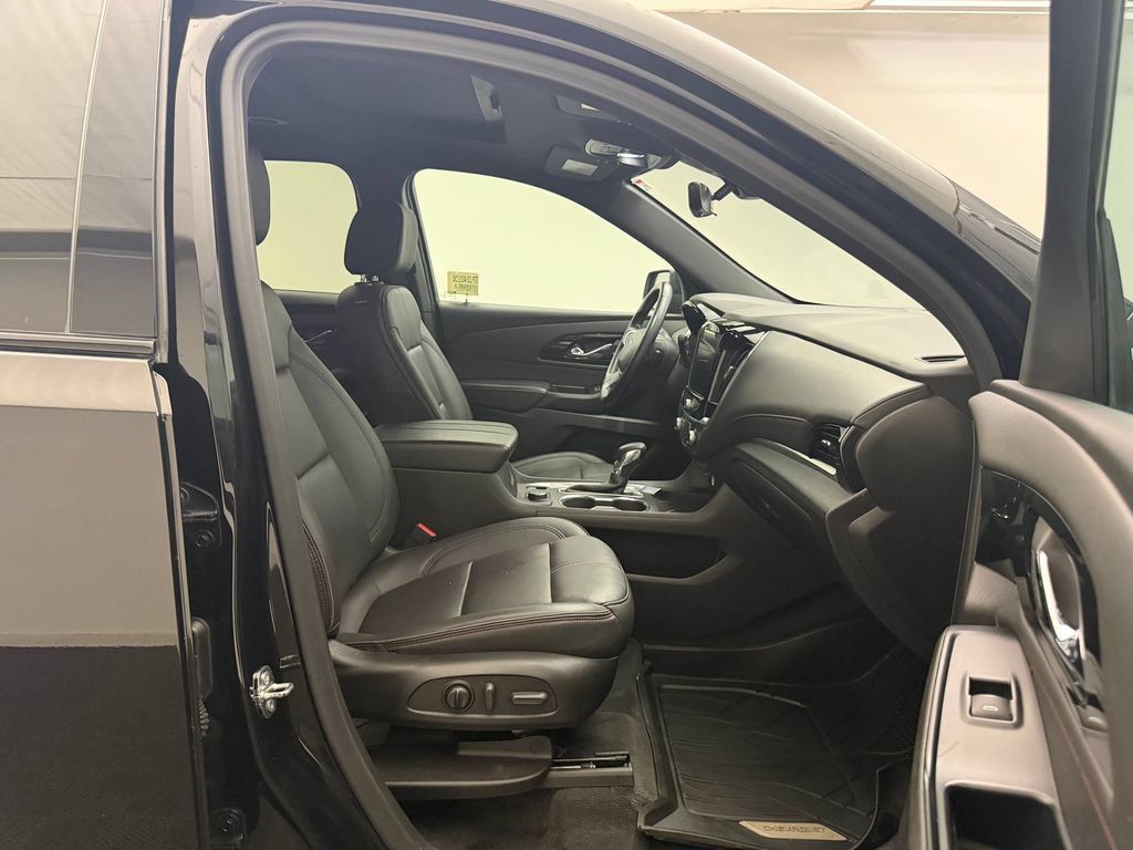 Used 2023 Chevrolet Traverse RS w/ LPO, Floor Liner Package AWD/4WD image 26