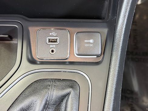 Used 2019 Jeep Cherokee Latitude Plus w/ Comfort/Convenience Group FWD image 45