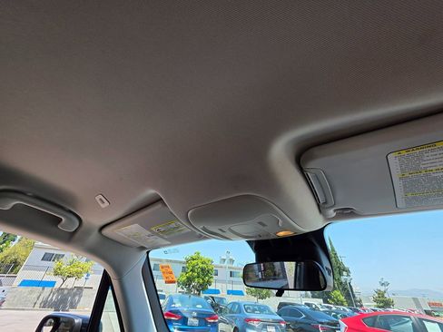 Used 2018 Jeep Renegade Latitude image 18