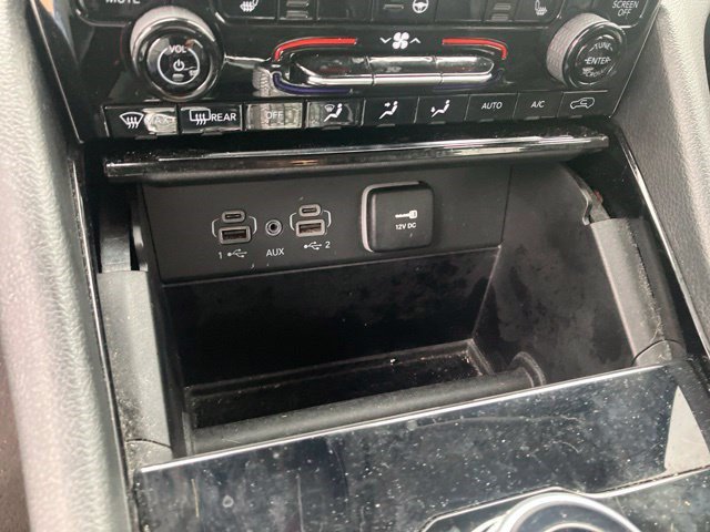 Used 2023 Jeep Grand Cherokee L Limited w/ Black Appearance Package AWD/4WD image 14