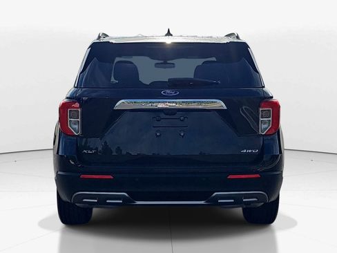 Used 2021 Ford Explorer XLT w/ Equipment Group 202A AWD/4WD image 4