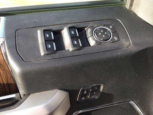 Used 2018 Ford F150 Lariat w/ Equipment Group 502A Luxury image 11