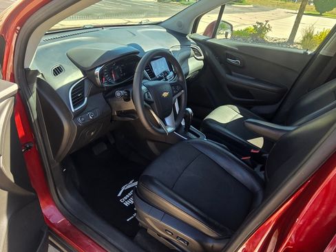 Used 2022 Chevrolet Trax LT w/ LT Convenience Package AWD/4WD image 26