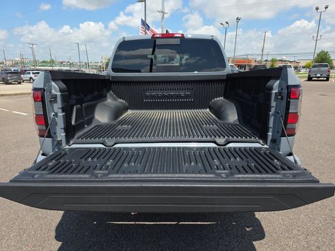 Used 2025 Nissan Frontier PRO-4X AWD/4WD image 13