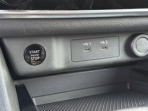 Used 2024 Nissan Rogue S image 27