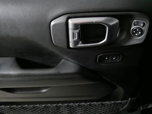 Used 2020 Jeep Wrangler Unlimited Sahara AWD/4WD image 19