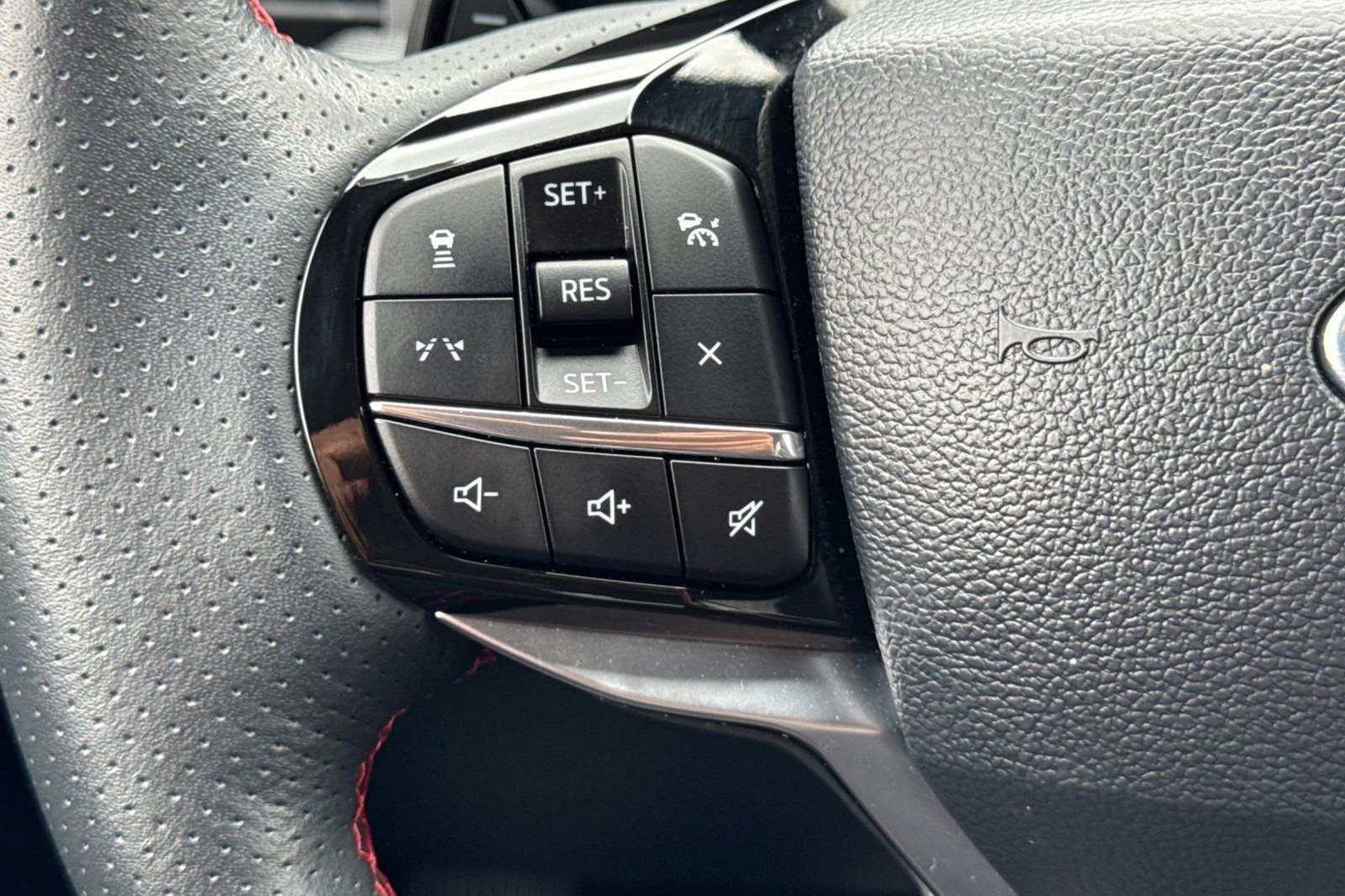 Used 2025 Ford Explorer ST w/ Sun And Sound Package AWD/4WD image 32