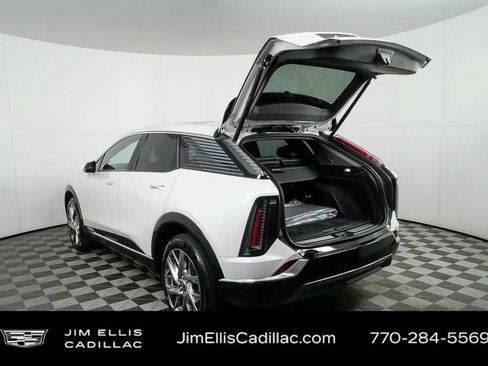 Used 2025 Cadillac Optiq Luxury 2 w/ LPO, Floor Liner Package AWD/4WD image 30