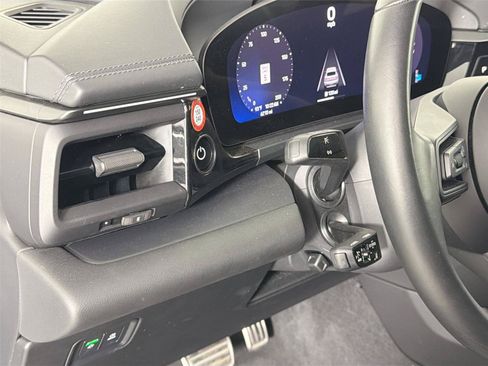 Certified 2025 Porsche Macan Electric RWD image 31
