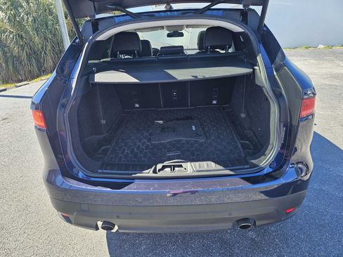 Used 2018 Jaguar F-PACE Premium image 12