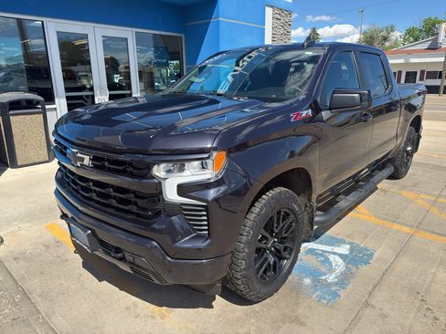 Used 2022 Chevrolet Silverado 1500 RST w/ Z71 Off-Road Package AWD/4WD image 2