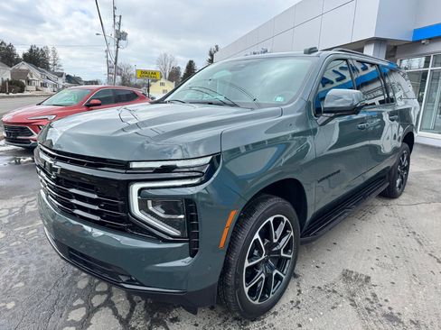 New 2026 Chevrolet Suburban RST image 3