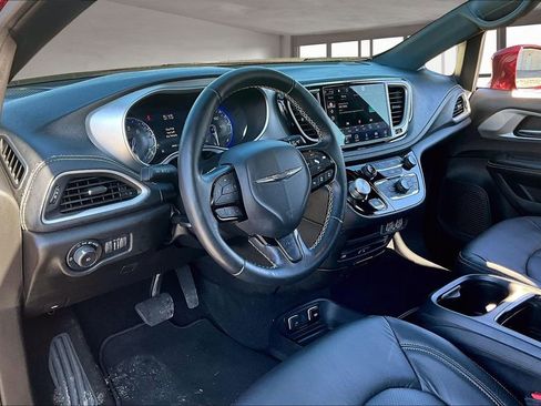 Used 2021 Chrysler Pacifica Touring-L w/ Uconnect Theater Family Group image 15