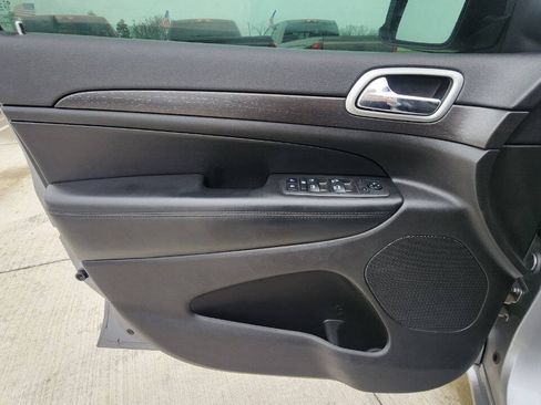Used 2018 Jeep Grand Cherokee Altitude AWD/4WD image 11