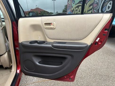 Used 2002 Toyota Highlander 2WD V6 image 25