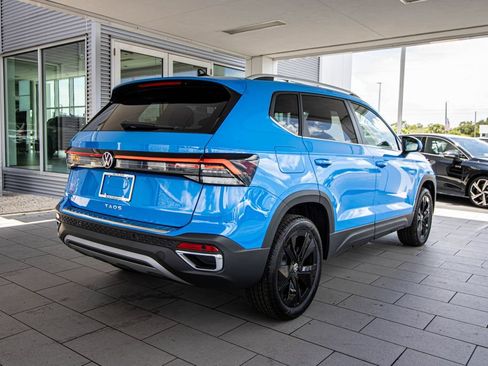 New 2026 Volkswagen Taos SE FWD image 2