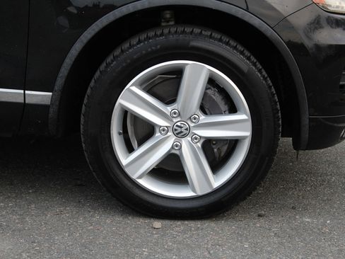 Used 2014 Volkswagen Touareg Hybrid image 37