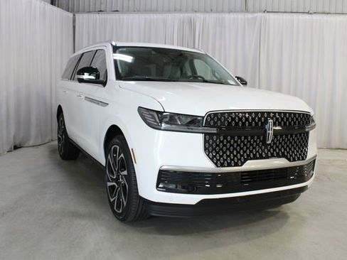 New 2026 Lincoln Navigator Reserve AWD/4WD image 37